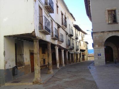 20090915180939-plaza-mayor-de-mosqueruela.jpg